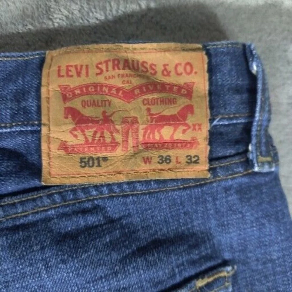 Levis Jeans Mens 36x28 Dark Wash Original Fit Button Fly Denim‎ Distressed *